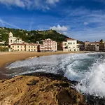 Elegante Tra Mare E Storia Пестум