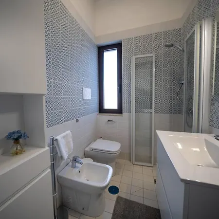 Elegante Tra Mare E Storia Vila