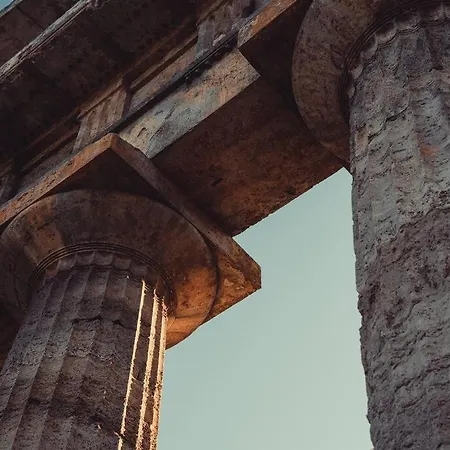 Elegante Tra Mare E Storia * Paestum